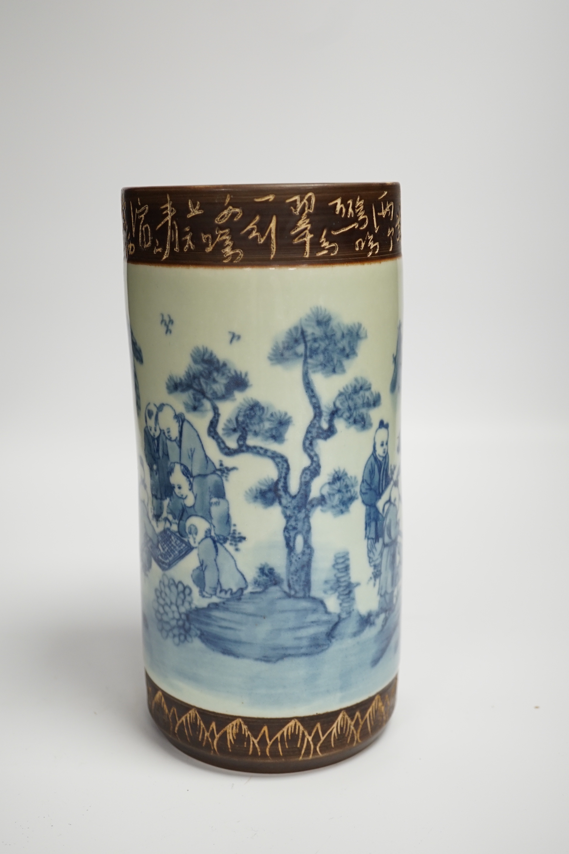 A Chinese blue and white cylindrical vase, 24cm high